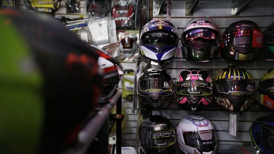 Nuevas normas de uso para cascos en Colombia. Foto: Colprensa