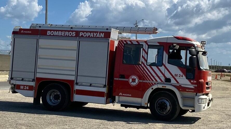 Se trata de un vehículo nuevo avaluado en 260 mil euros, casi mil millones de pesos colombianos, que tiene 9 metros de largo por 2.1 de ancho y 3.80 de alto. Foto: Bomberos Popayán