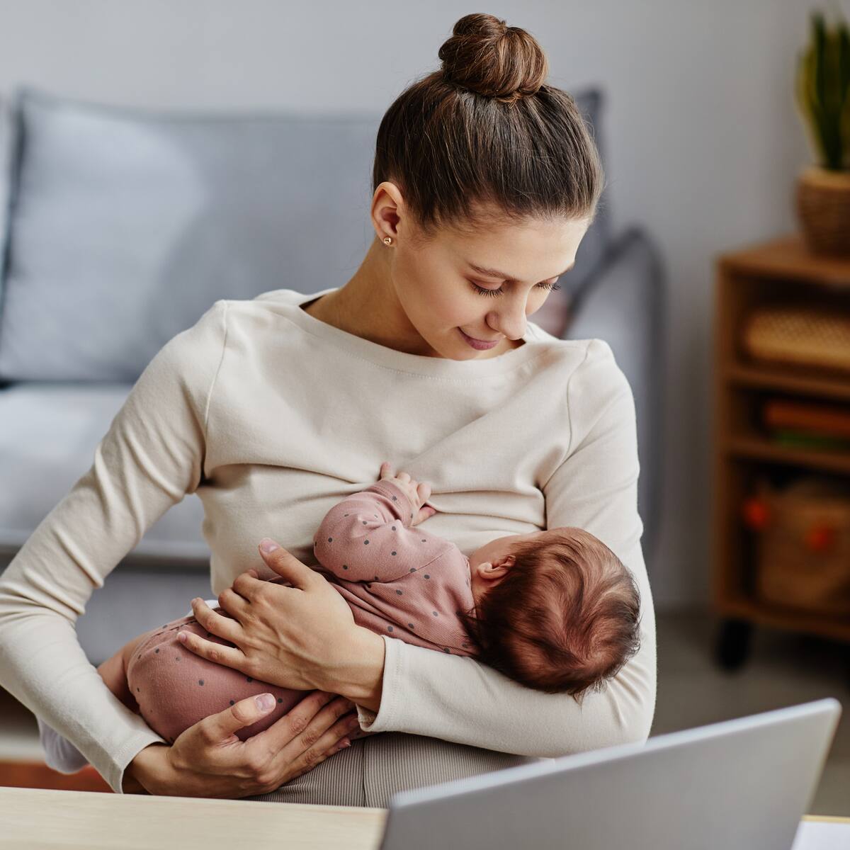 “Hoy este proceso se ha vuelto más complejo”: enfermera habla sobre la lactancia materna