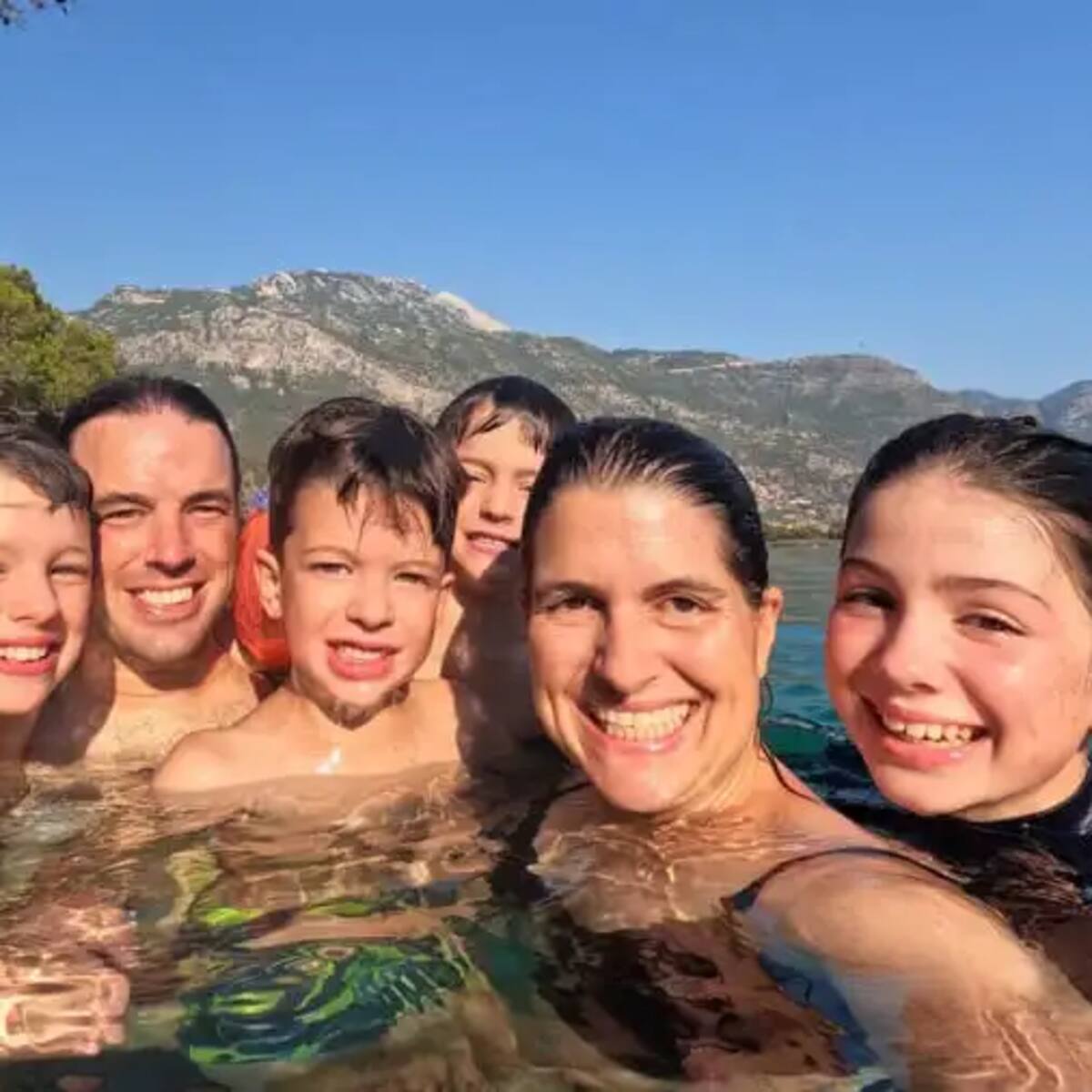 La familia que da la vuelta al mundo antes de que sus hijos pierdan la vista