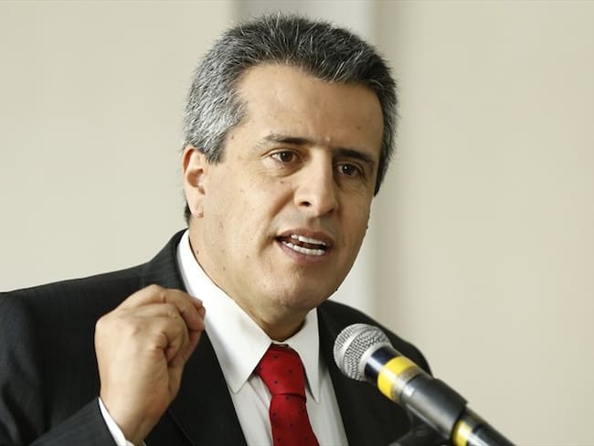 Luis Fernando Velasco renuncia a la precandidatura presidencial del Partido Liberal. Foto: Colprensa