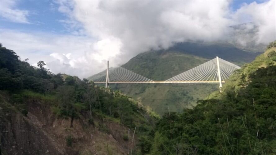 El puente Hisgaura de Sacyr en Santander se encogió, se encrespó y se volvió un acordeón. Foto: Cristian Medina