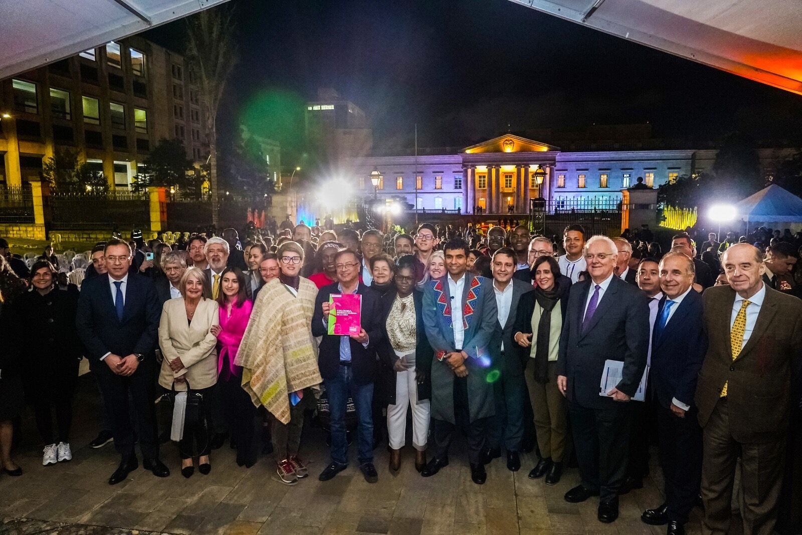 Gobierno radicó el Plan Nacional de Desarrollo. Foto: Presidencia