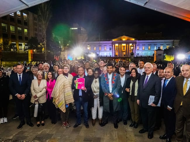 Gobierno radicó el Plan Nacional de Desarrollo. Foto: Presidencia