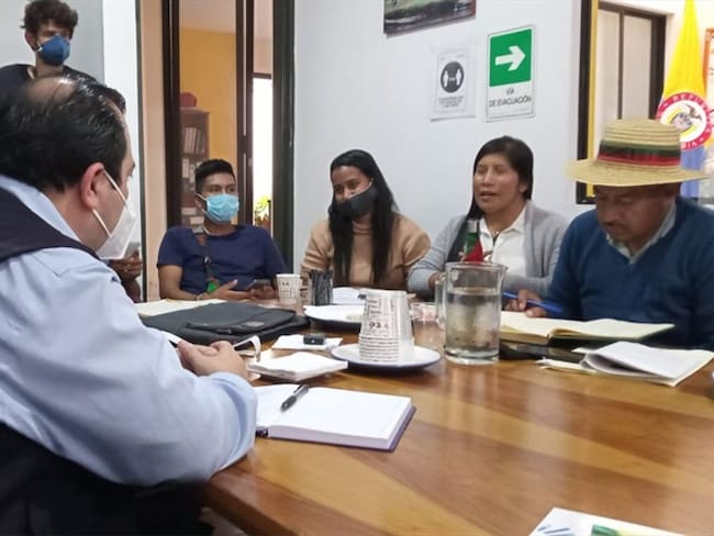 Organizaciones que permanecen en paro se reunieron con la delegación en Popayán. Foto: Cortesía