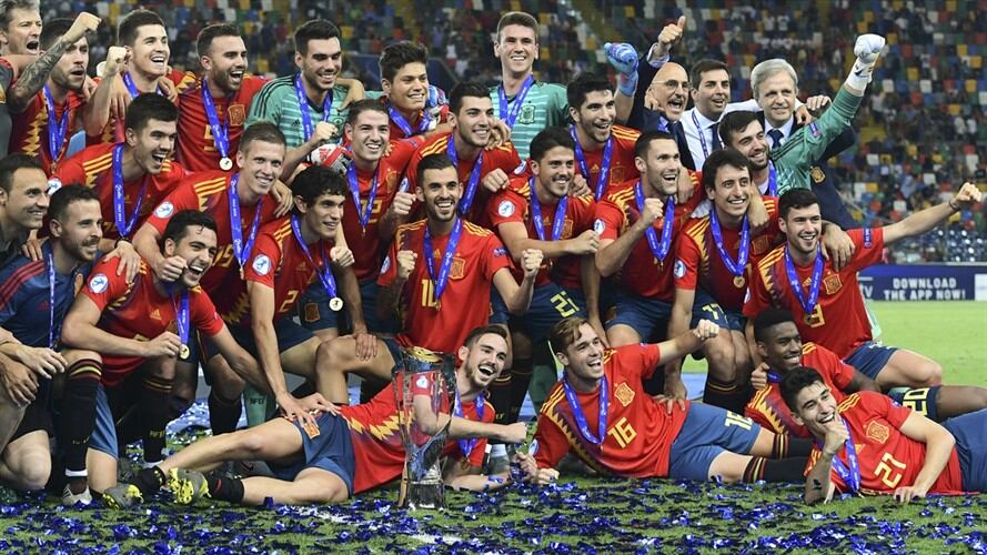 El primer gol del partido llegó en una acción individual de Fabián Ruiz. Foto: Agencia AFP