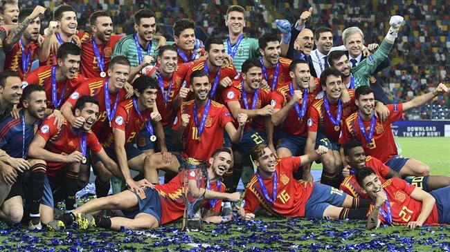 El primer gol del partido llegó en una acción individual de Fabián Ruiz. Foto: Agencia AFP