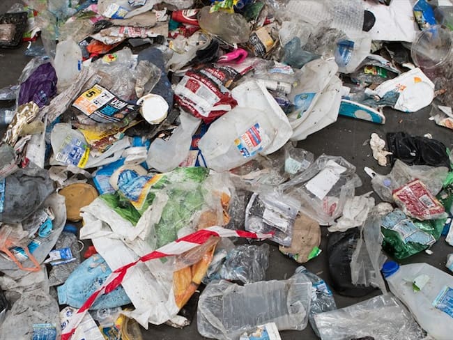 Empresa canadiense convierte plásticos no reciclables en combustible