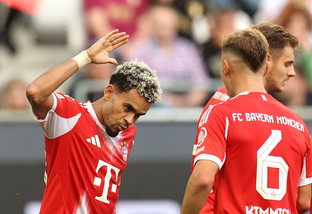 Luis Díaz celebrando su gol ante el Augsburgo. (Photo by Alexander Hassenstein/Getty Images)