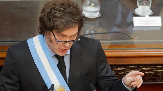 AME5351. BUENOS AIRES (ARGENTINA), 01/03/2025.- El Presidente de Argentina, Javier Milei, da un discurso frente a diputados y senadores este sábado, durante la apertura de la 143 asamblea legislativa en la Cámara de Diputados del Congreso de la Nación en Buenos Aires (Argentina). EFE/ Juan Ignacio Roncoroni