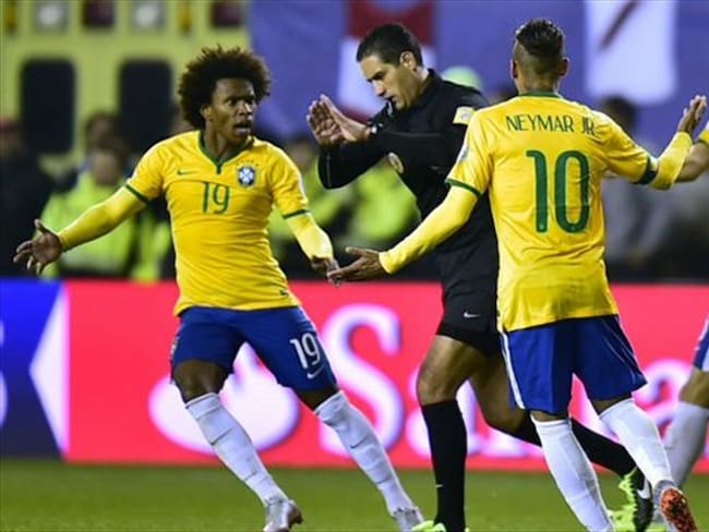 La nueva normativa busca que las reglas sean más fáciles de entender para los jugadores, los aficionados y el mismo árbitro. Foto: BBC Mundo.