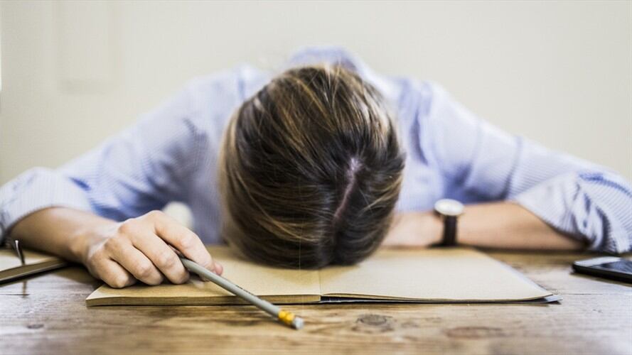 Se ha definido al agotamiento laboral como un tipo de estrés relacionado con el trabajo. Foto: Getty Images / WESTEND61