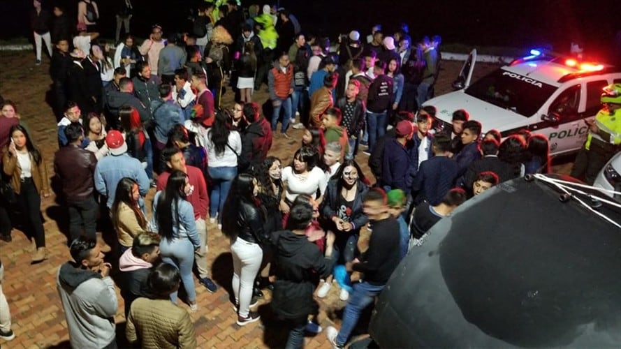 Las boletas para ingresar a la reunión ilegal tenía un valor de 10.000 pesos. Foto: Jorge Herrera (W Radio)