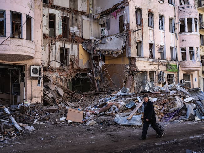Foto de referencia de los edificios bombardeados en Járkov, Ucrania. (Photo by Wolfgang Schwan/Anadolu Agency via Getty Images)