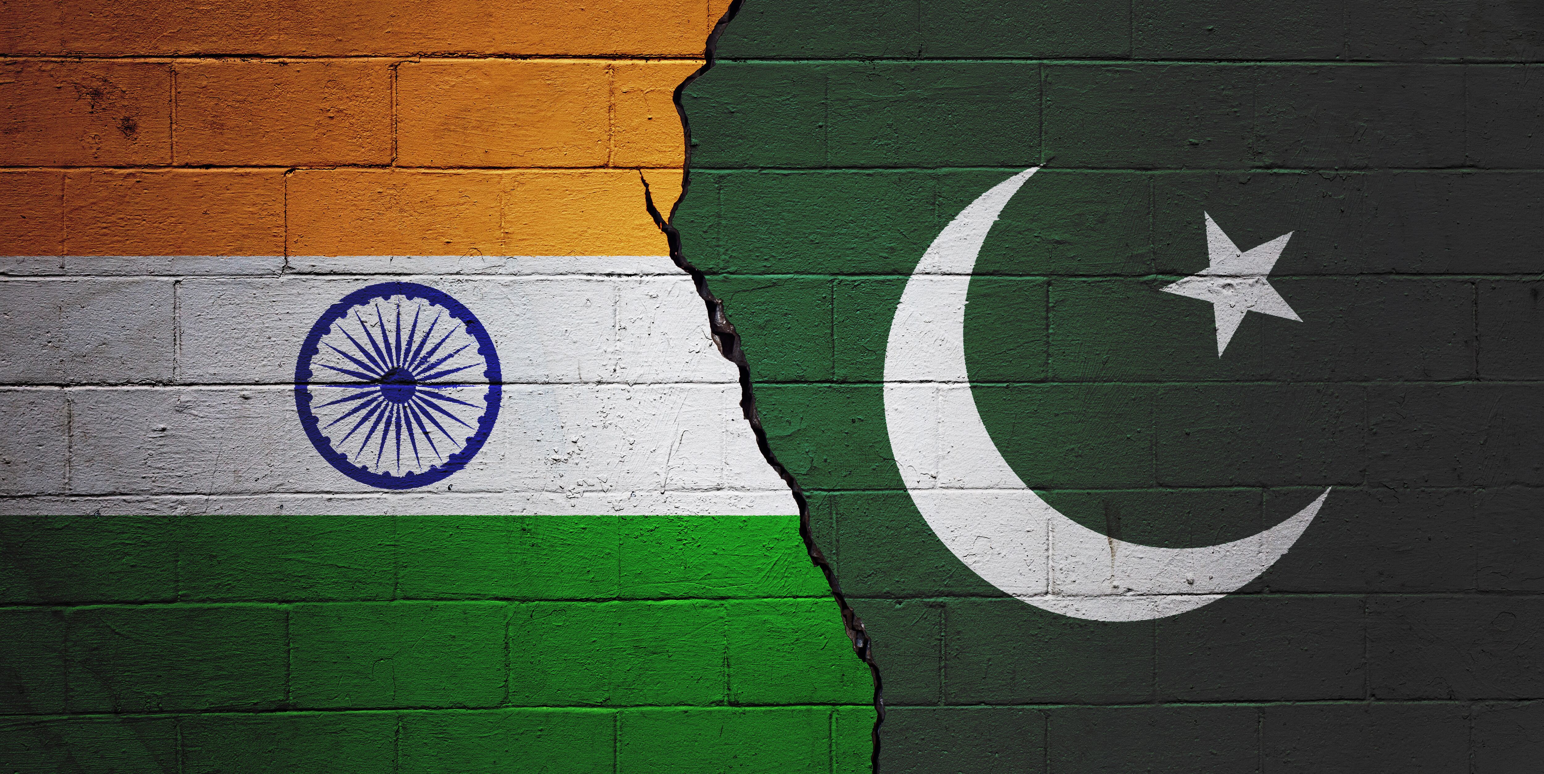 Banderas de Pakistán e India. Foto: Gwengoat vía Getty Images.