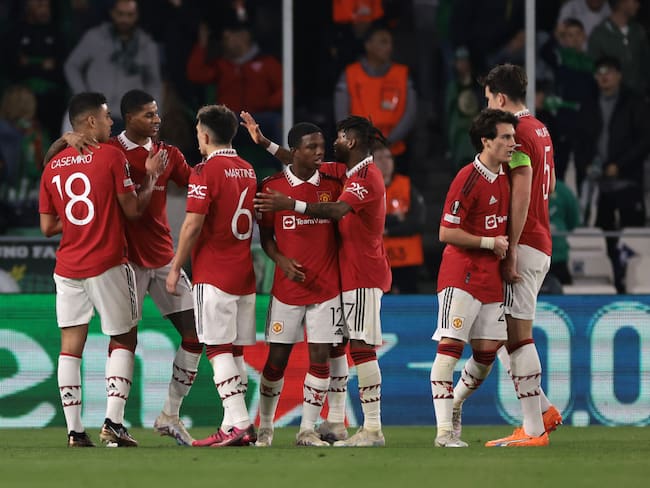 SEVILLE, SPAIN - MARCH 16: Marcus Rashford of Manchester United celebrates with team mates after scoring to give the side a 1-0 lead during the UEFA Europa League round of 16 leg two match between Real Betis and Manchester United at Estadio Benito Villamarin on March 16, 2023 in Seville, Spain. (Photo by Jonathan Moscrop/Getty Images)