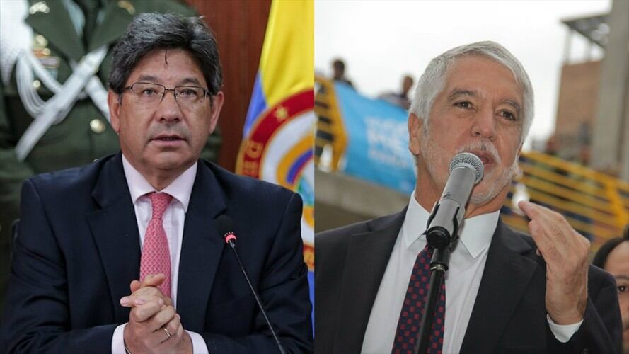 Enrique Peñalosa (der) cuestionó las decisiones de la Corte en materia de basuras, semáforos y baños públicos. Alejandro Linares respondió que decisiones se toman bajo parámetros constitucionales. Foto: Colprensa