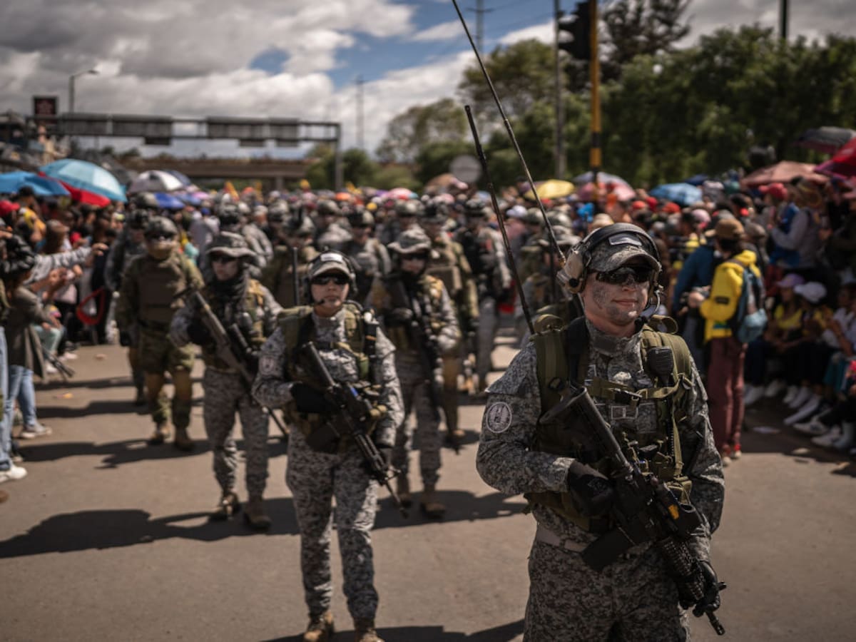 ¿Cuáles son las becas a las que puede acceder en la Fuerza Aérea Colombiana?