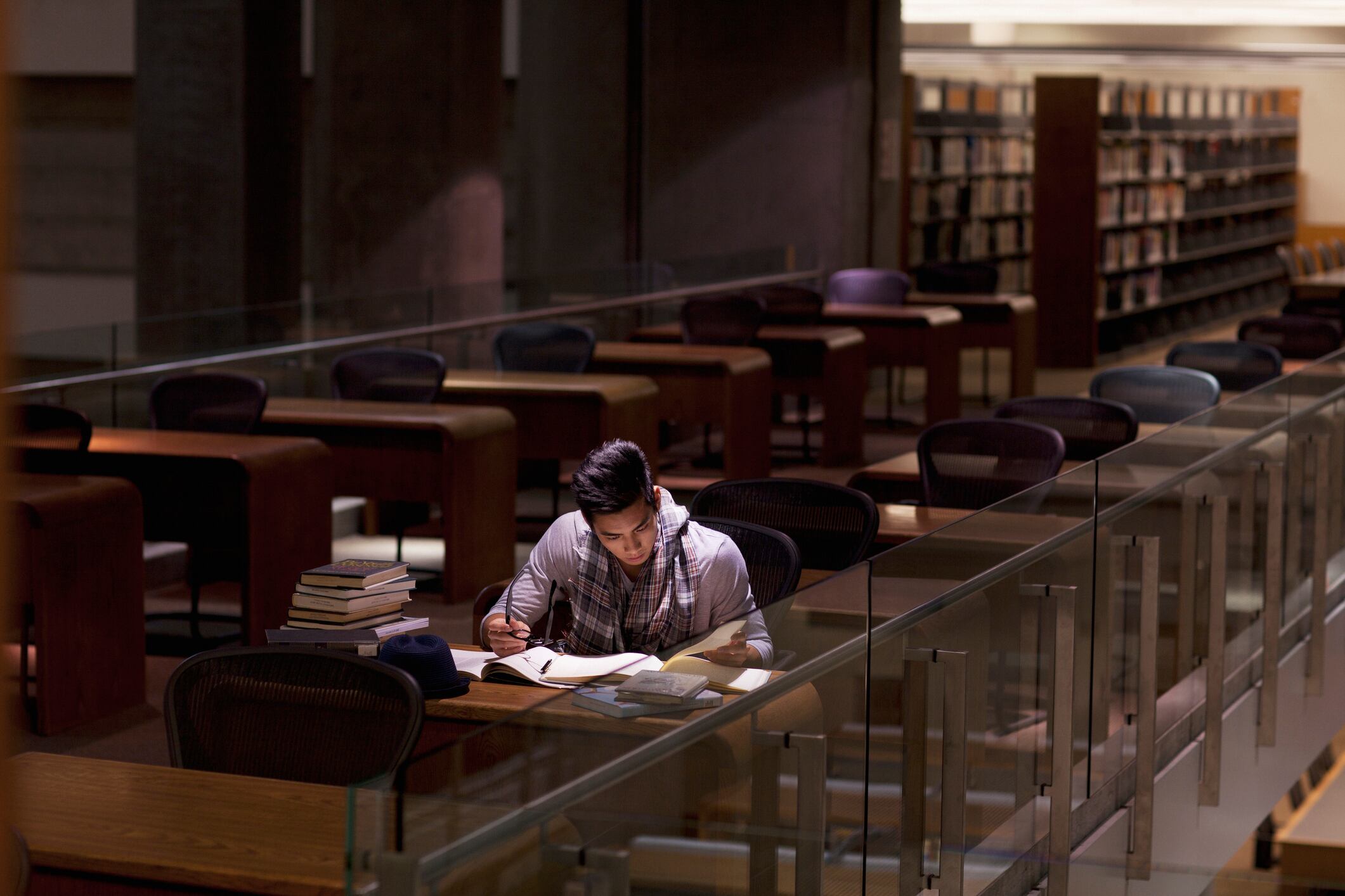 Imagen de referencia de persona estudiando. Foto: Getty Images.
