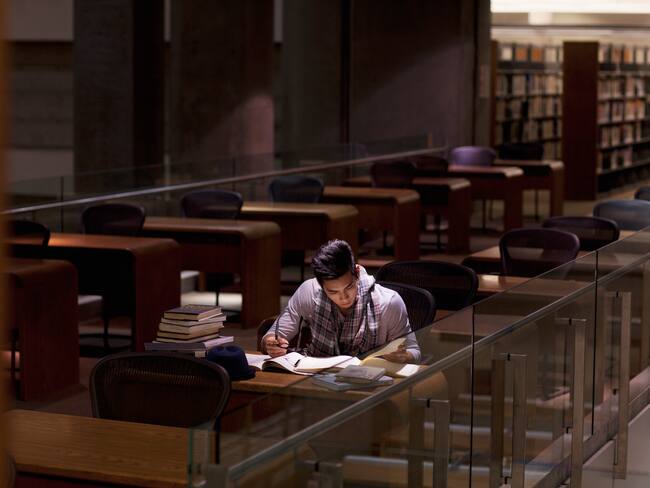 Imagen de referencia de persona estudiando. Foto: Getty Images.