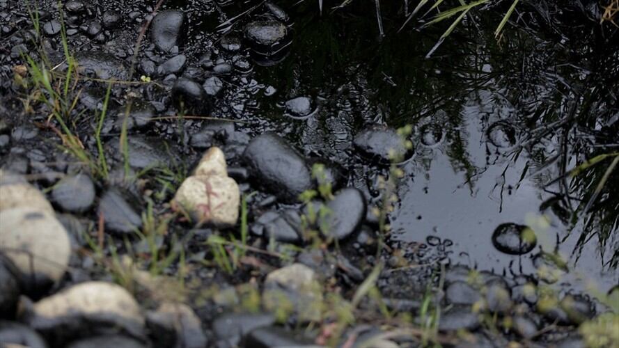 En el sector se presentó derrame de hidrocarburo que alcanzó la quebrada El Lorito/ Imagen de referencia. Foto: Colprensa