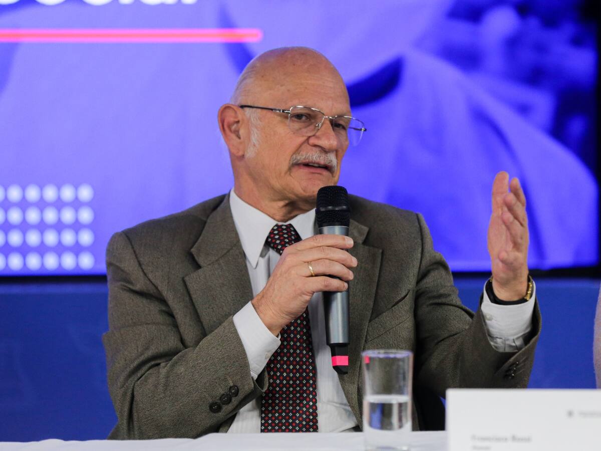 “Se ha politizado”: Francisco Rossi, director del Invima, sobre la crisis de medicamentos