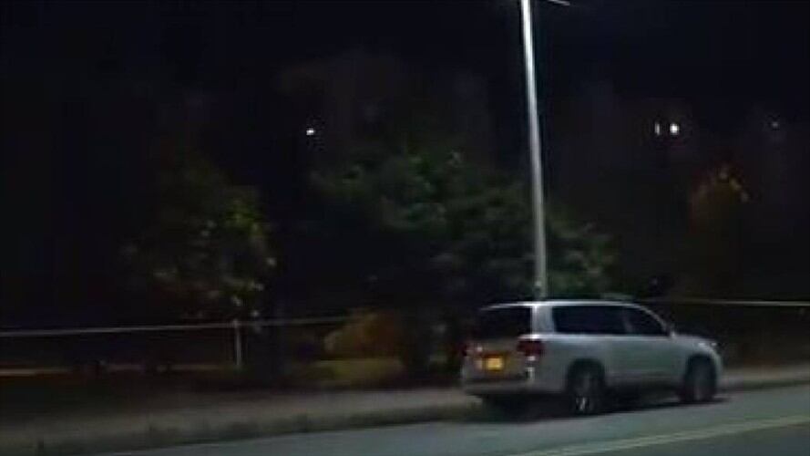 Dos cuerpos sin vida fueron encontrados en una camioneta abandonada en Bogotá. Foto: Captura de pantalla