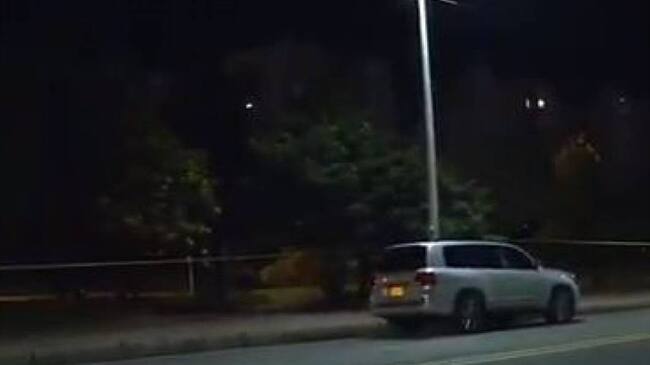 Dos cuerpos sin vida fueron encontrados en una camioneta abandonada en Bogotá. Foto: Captura de pantalla