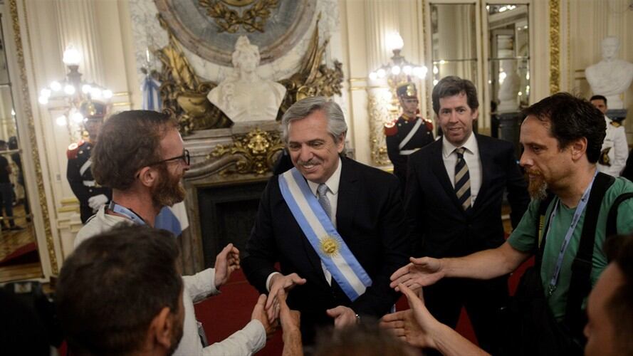 Posesión de Fernández. Foto: Agencia EFE