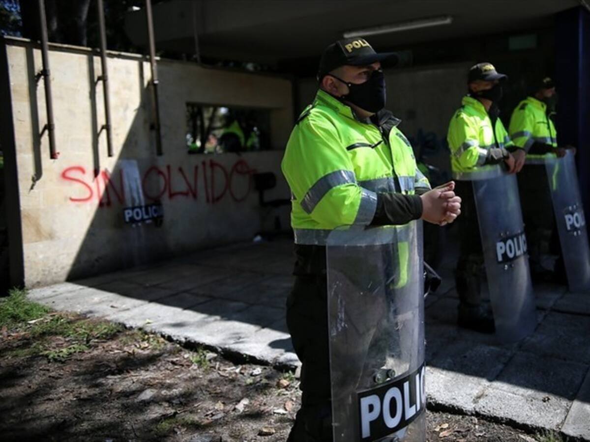 No se ha ordenado a Policía el uso de armas de fuego: Hugo Acero