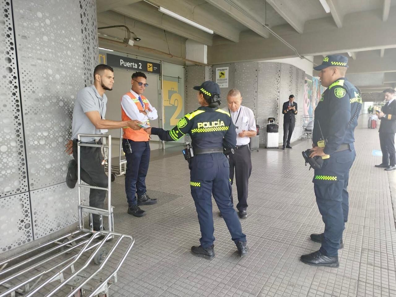 El departamento de Policía del Valle del Cauca ha implementado un robusto dispositivo de seguridad en el aeropuerto Alfonso Bonilla Aragón y la recta Cali-Palmira.