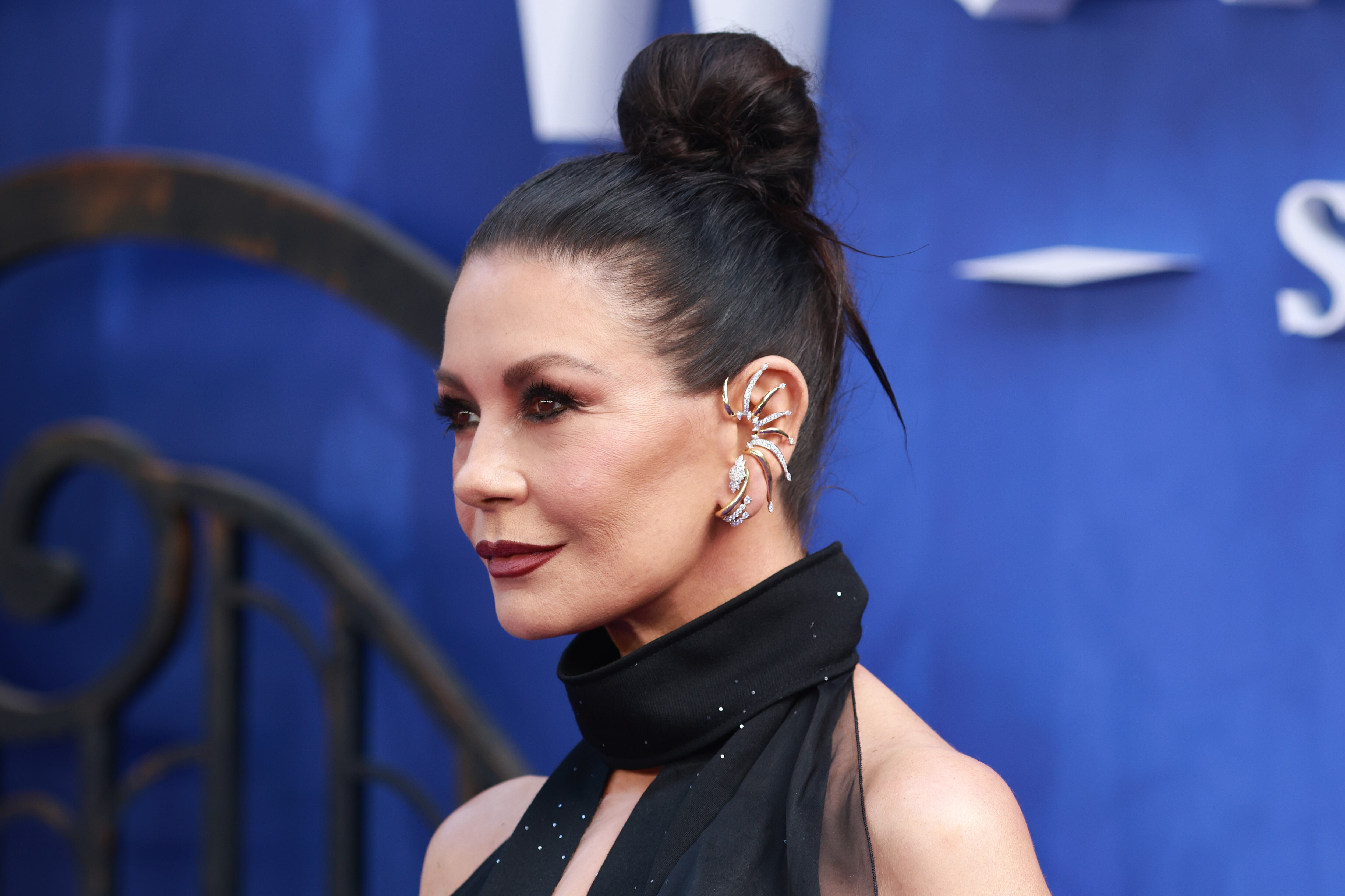 “Interpretar un personaje como Morticia es un honor”: Catherine Zeta-Jones sobre la serie ‘Merlina’