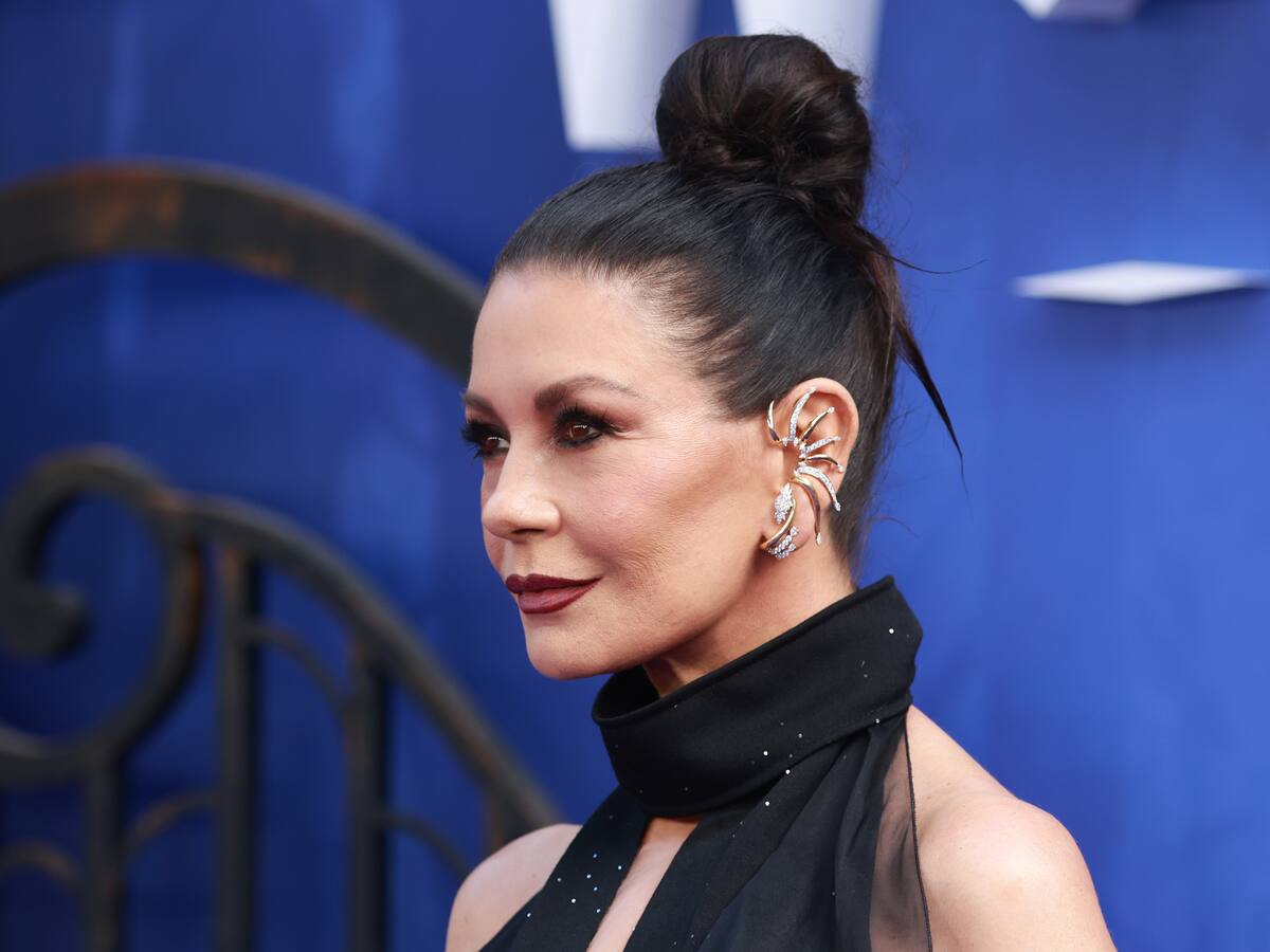 “Interpretar un personaje como Morticia es un honor”: Catherine Zeta-Jones sobre la serie ‘Merlina’
