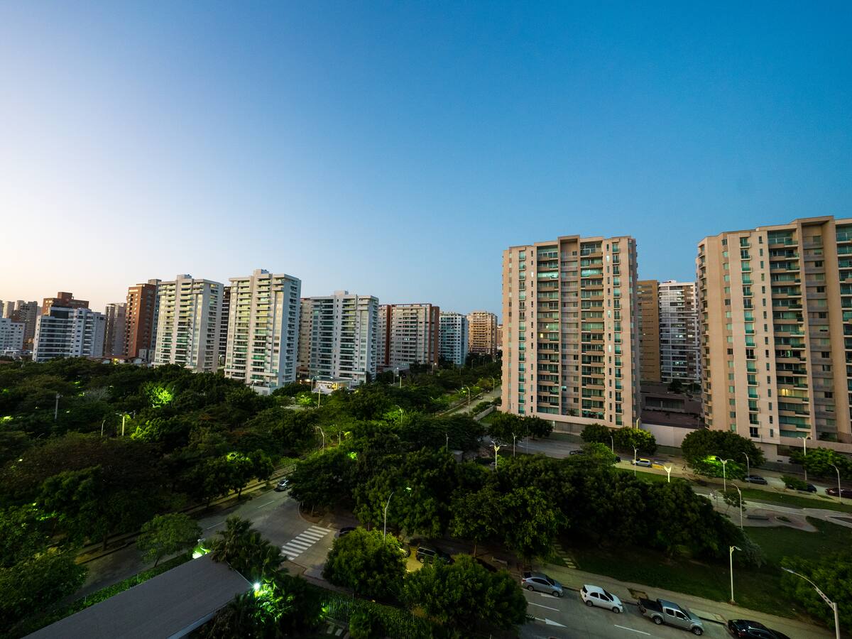 Cuestionamientos por buses estacionados en cercanías al Cabildo abierto en Barranquilla