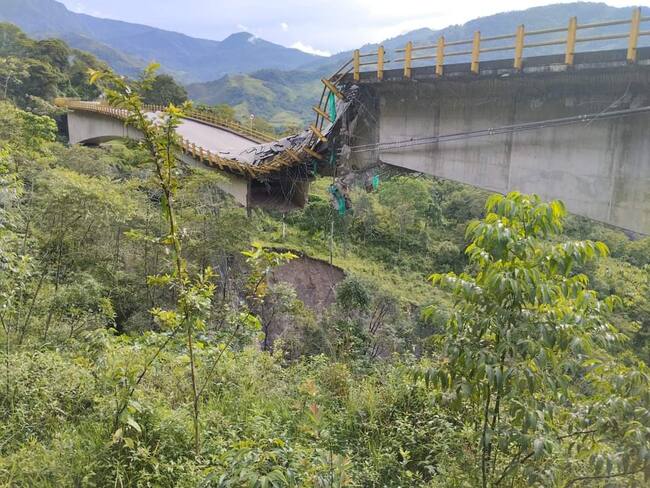 Invías dice que reciente sismo habría generado falla súbita en puente colapsado en Cusiana