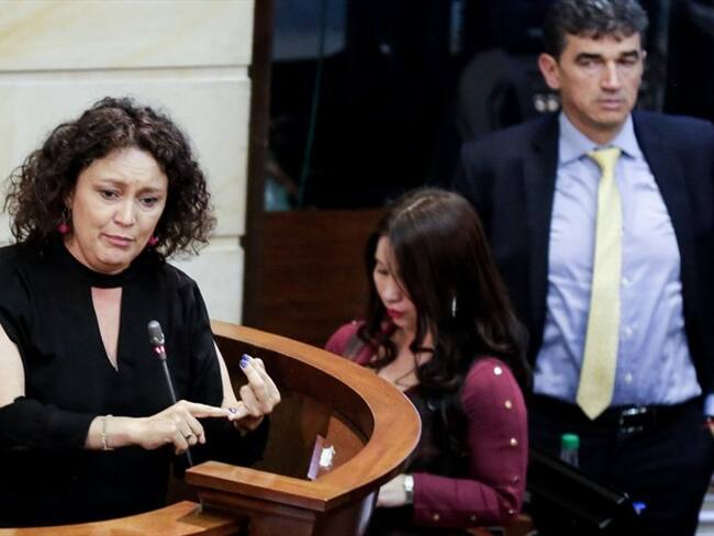 El Congreso tiene que trabajar ya para darle soluciones a los colombianos: Angélica Lozano