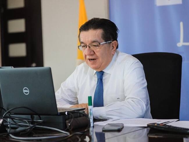 El ministro Fernando Ruiz aseguró que se debe prever la posibilidad de que la inmunidad generada pueda decaer. Foto: Ministerio de Salud