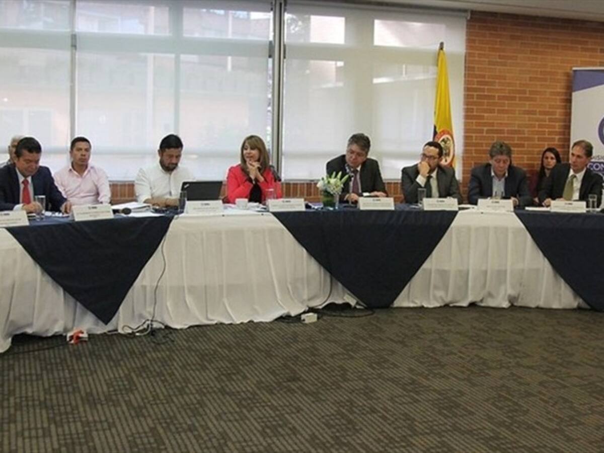 Gobierno podría reiniciar este miércoles conversaciones sobre salario mínimo 2018