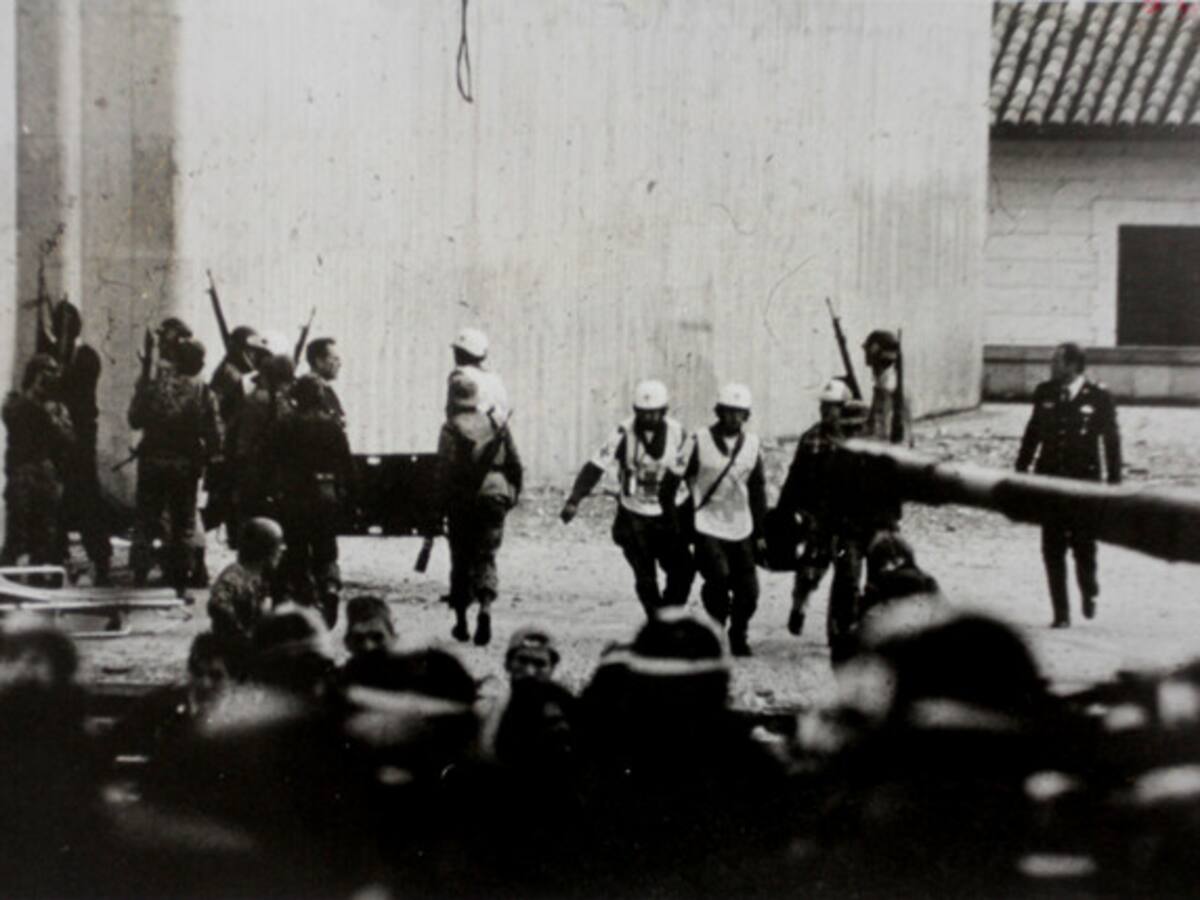 “Solo veíamos gente llevada en camillas”: fotógrafo que cubrió la toma del Palacio de Justicia