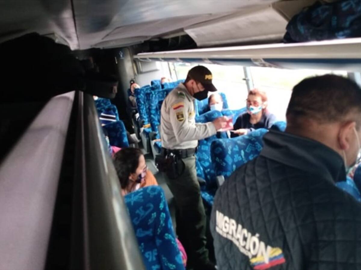 Sanción a empresas de buses que transportaban más de 150 migrantes en Boyacá
