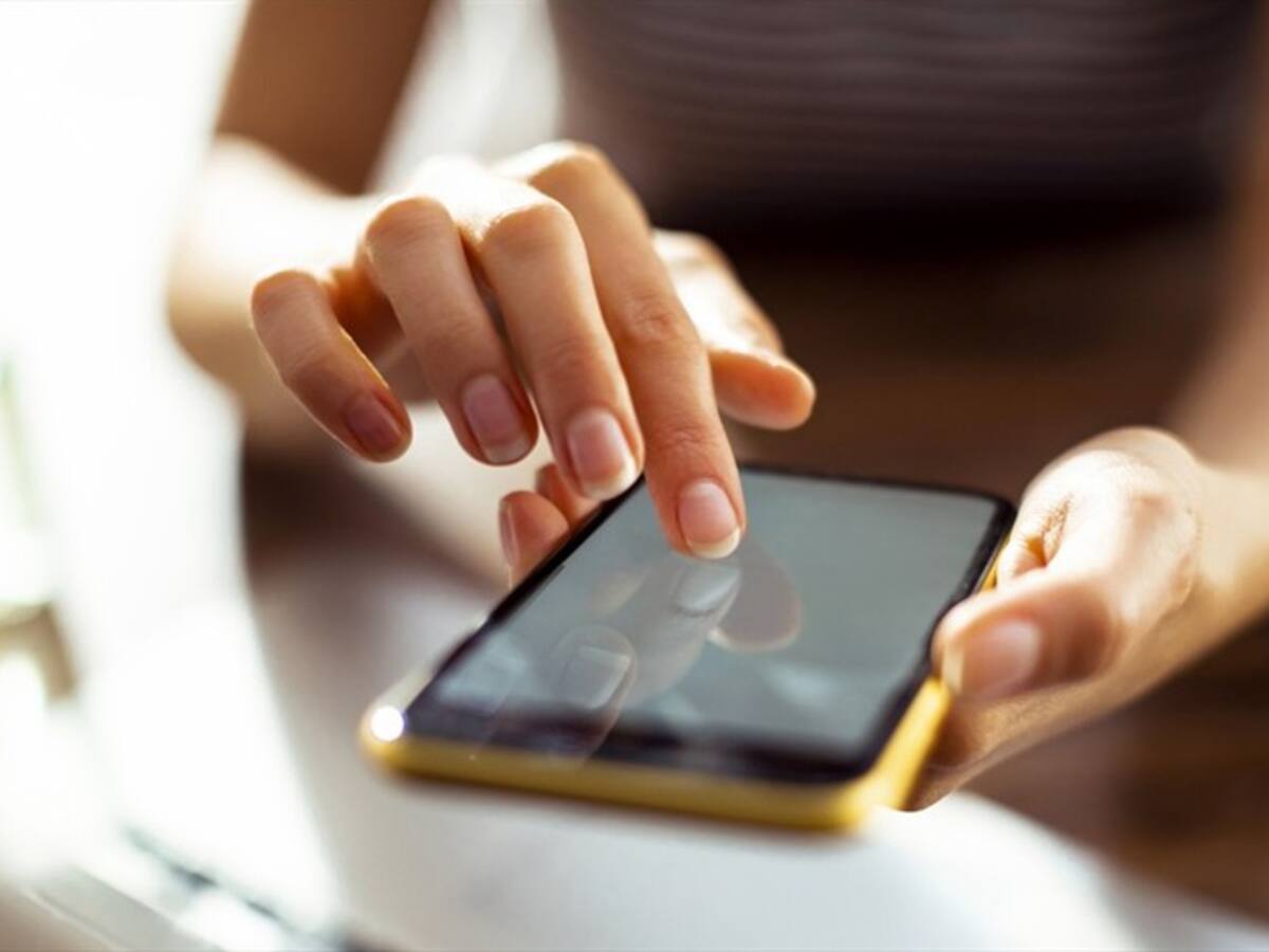 ¿Empleadores pueden prohibir el celular en el trabajo?