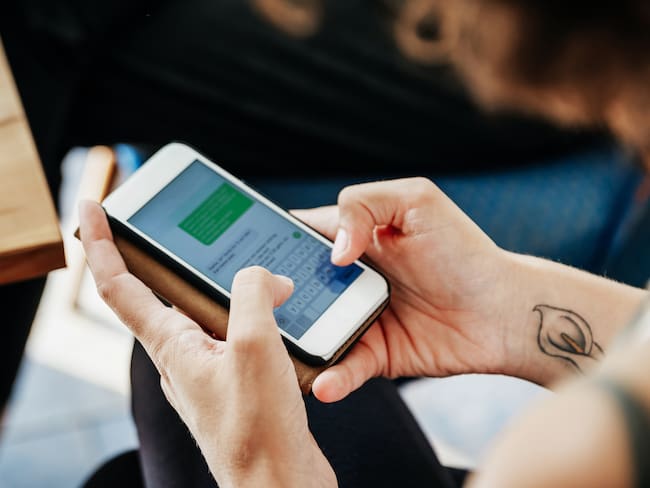 Si usted no autoriza, no le pueden mandar mensajes de campañas políticas. Foto: Getty Images