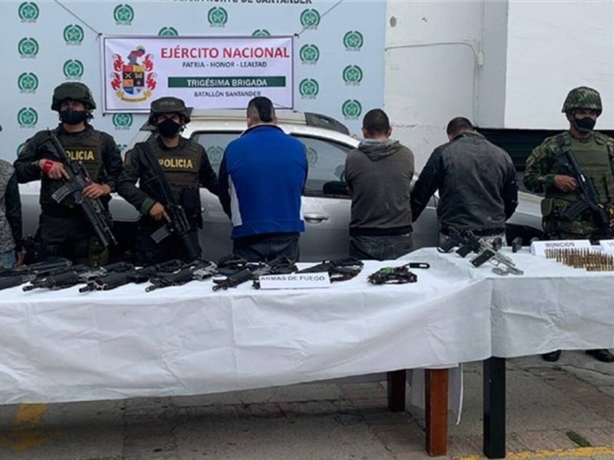 Capturan a cinco integrantes de EPL "Los Pelusos" e incautan arsenal de guerra