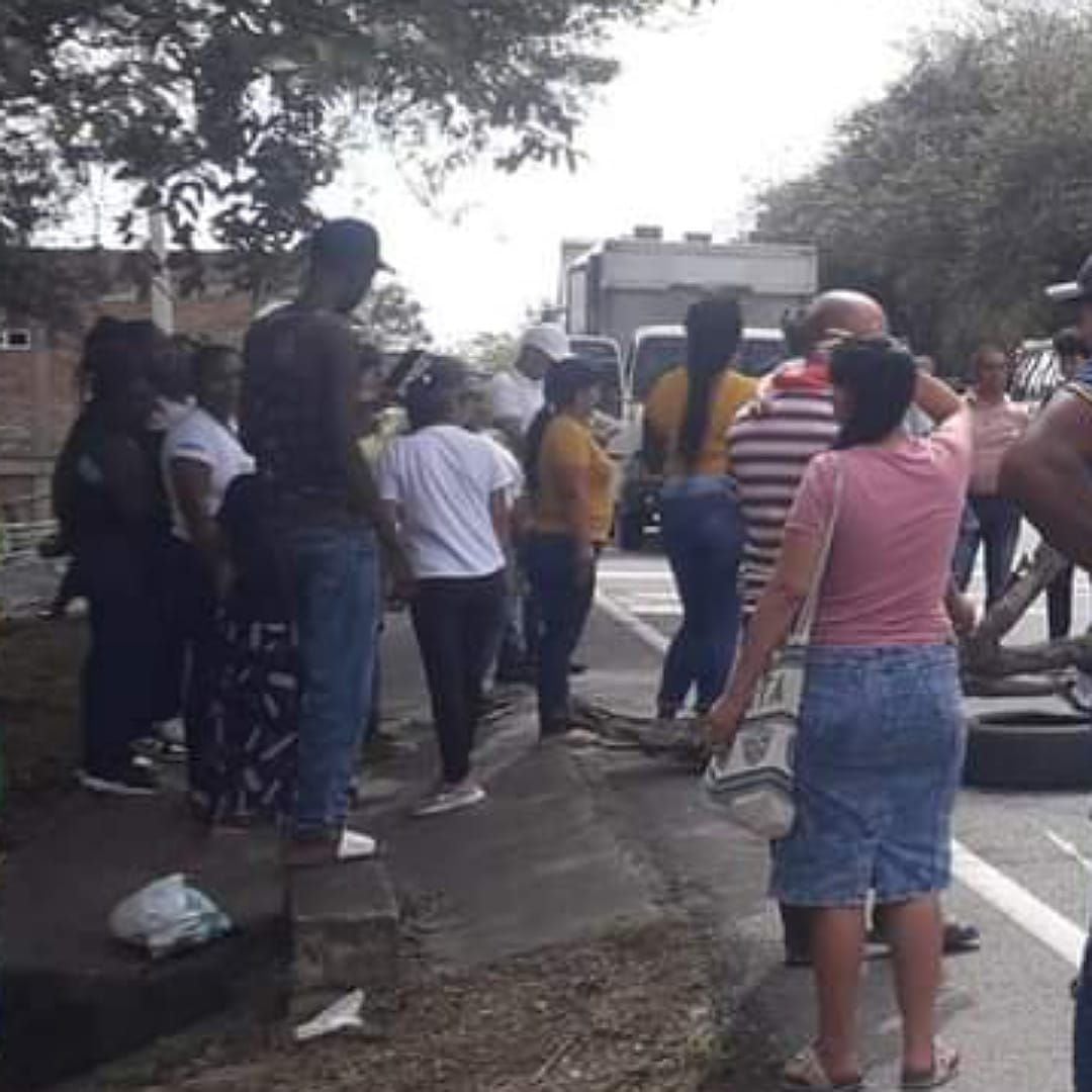 La población taponó la carretera por más de dos horas. Crédito: Red de Apoyo.