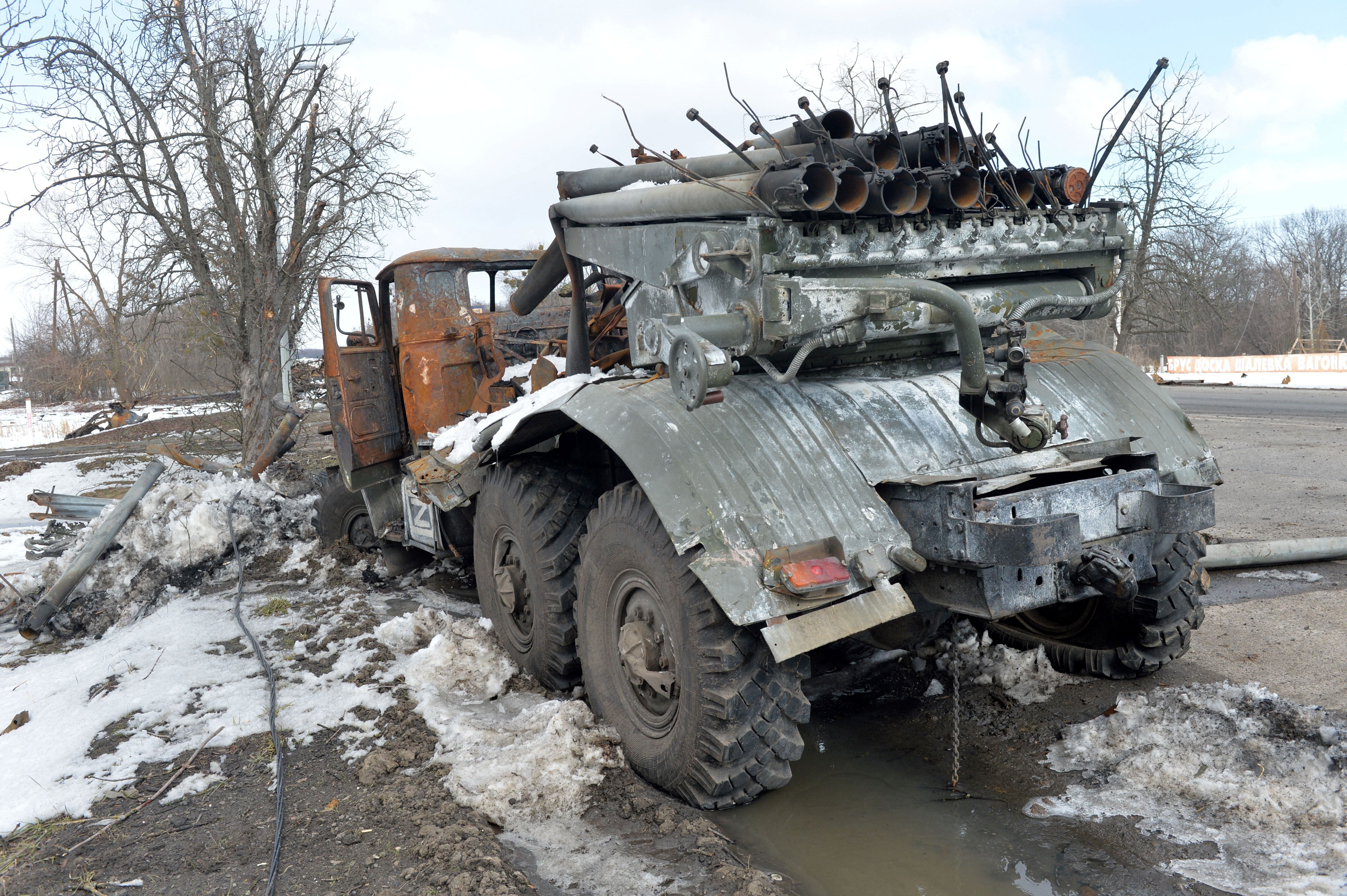 Foto de referencia de equipos militares rusos en Ucrania. (Photo by Sergey BOBOK / AFP) (Photo by SERGEY BOBOK/AFP via Getty Images)