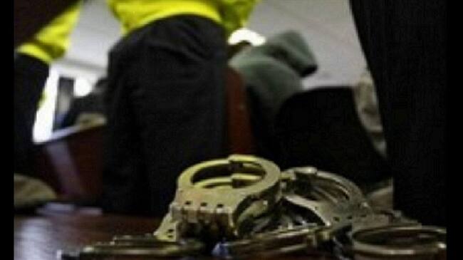 Otras tres personas, capturadas en situación de flagrancia con escopetas y cartuchos, fueron cobijadas con detención domiciliaria.. Foto: Getty Images