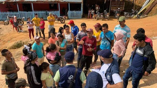 Enfrentamientos generan desplazamiento de familias en el municipio de Teorama - Colprensa