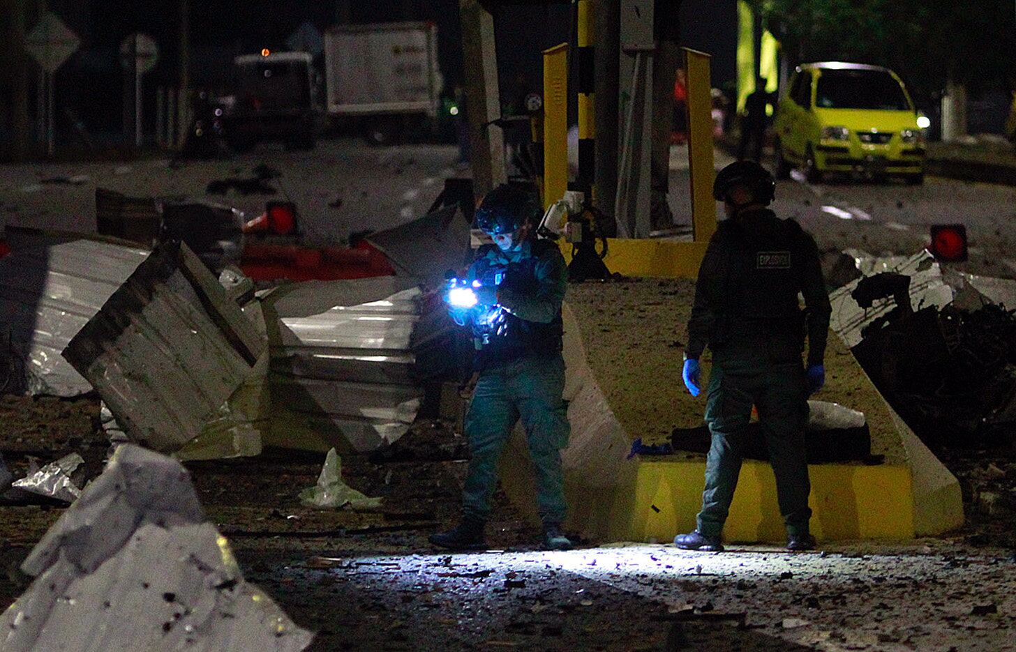 Carro bomba en peaje La Parada. / Foto: EFE/ Mario Caicedo.