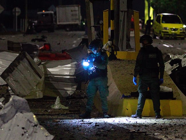 Carro bomba en peaje La Parada. / Foto: EFE/ Mario Caicedo.