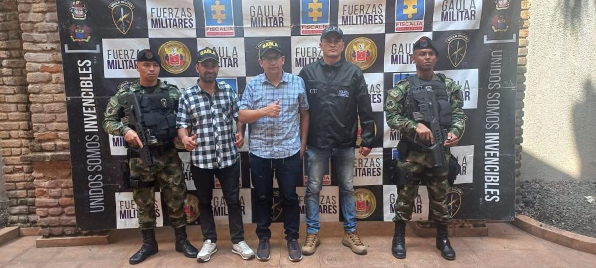 Las víctimas llegaron a Cali para supuestamente cerrar un negocio de compra de maquinaria, acordado por redes sociales. Foto: Ejército.